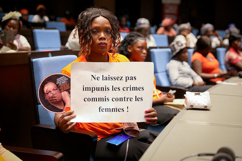Violences faites aux femmes et alertes sanitaires : la société civile maintient la pression