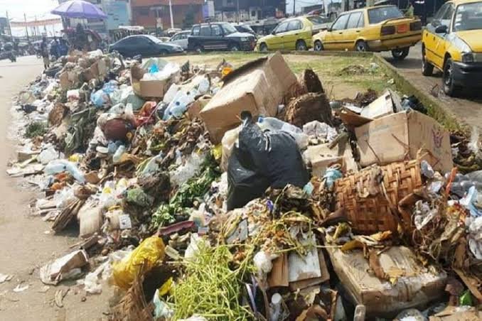 Yaoundé étouffe sous les ordures, l’insalubrité ambiante menace la santé des populations environnantes